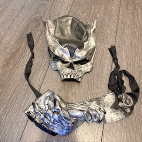 Halloween Kaiju skull mask & belt - Picture 1 of 2
